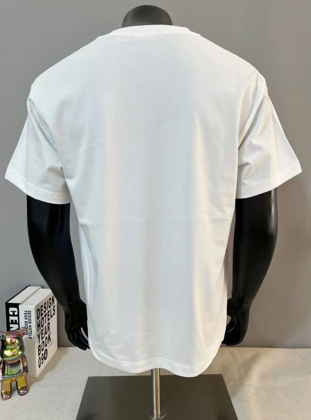 P140 Polo Ralph Lauren 2026ss spring and summer new style Equestrian Rider Nevis island printed round neck short-sleeved T-shirt; new products are available on the official website at the same time; strictly control the size of the LOGO; the color matching and color matching details are consistent with the official website; simple and fashionable style; select 240g double yarn pure cotton fabric; high specification tight threaded neckline; back body seaming and bone; pre-made high-temperature anti-shrinking process before leaving the factory; not easy to deform and shrink after washing; essential clothing for three seasons; color: black white, size XS-L (Can wear up to 200 pounds)